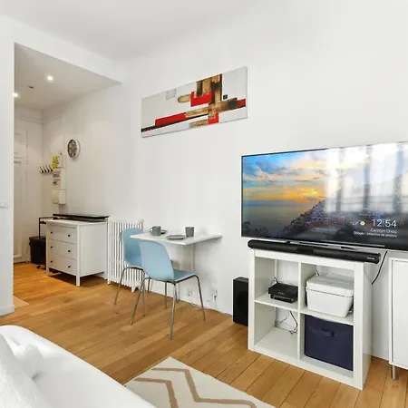 Chic And Comfortable Near Paris Apartment