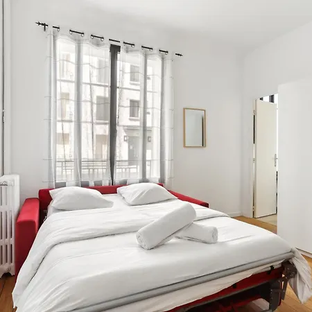Chic And Comfortable Near Paris Apartment
