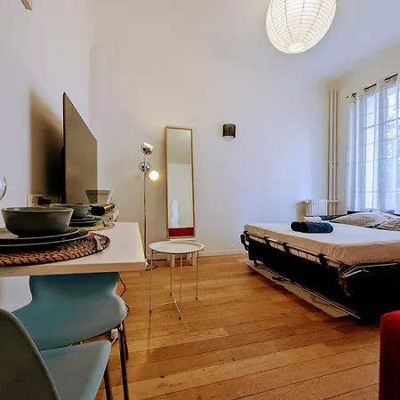 Chic And Comfortable Near Paris Apartment